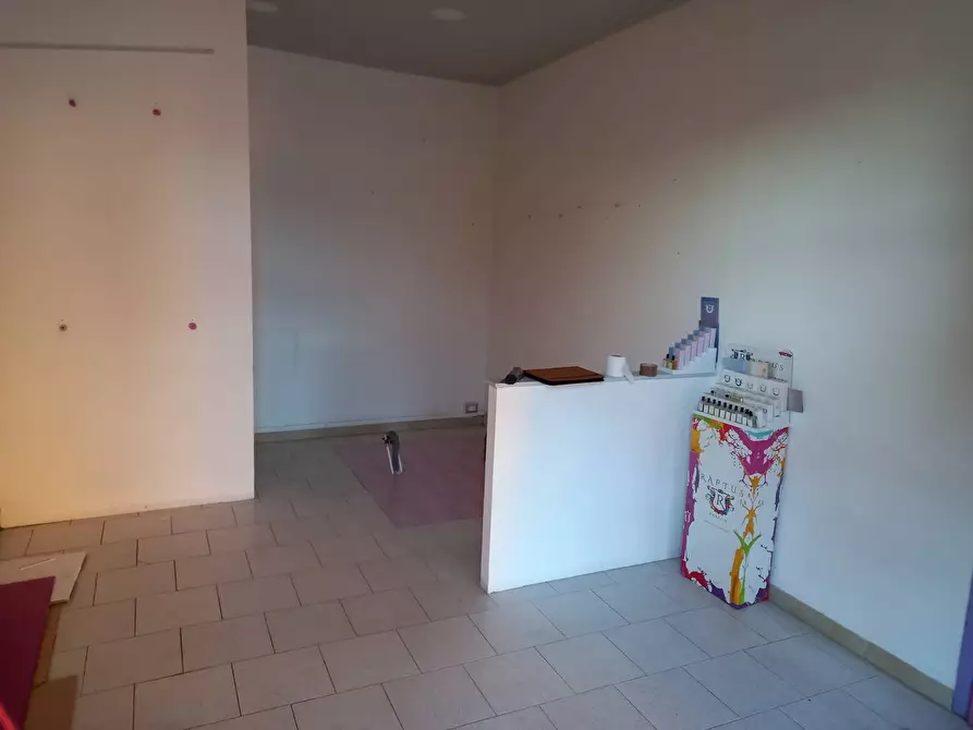 negozio in affitto a Crespina Lorenzana in zona Cenaia