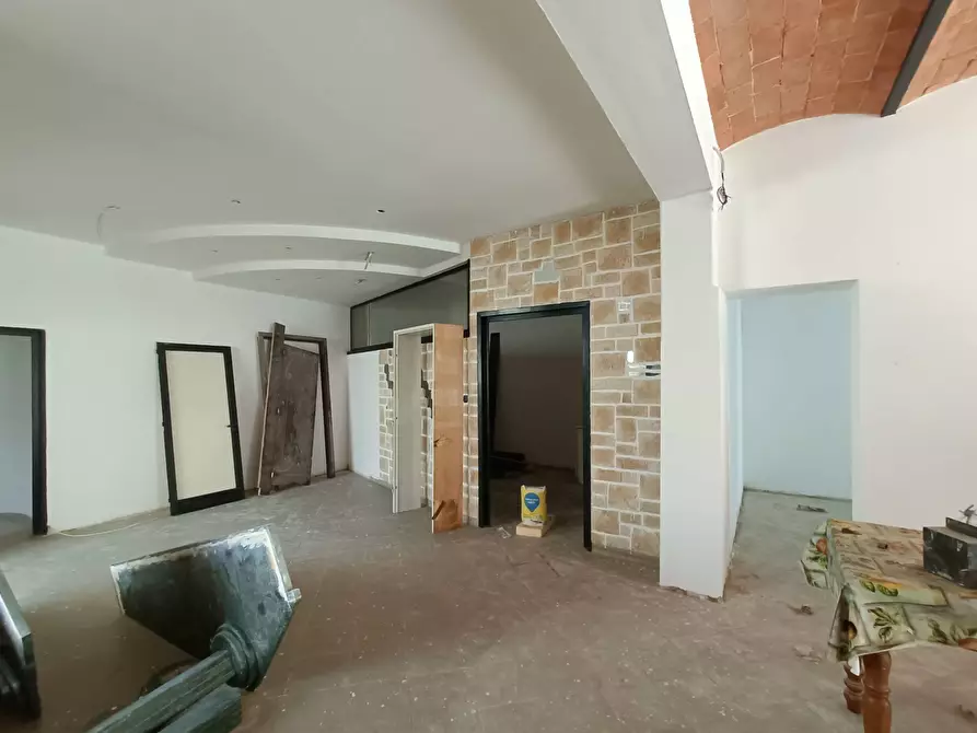 locale commerciale in affitto a Crespina Lorenzana