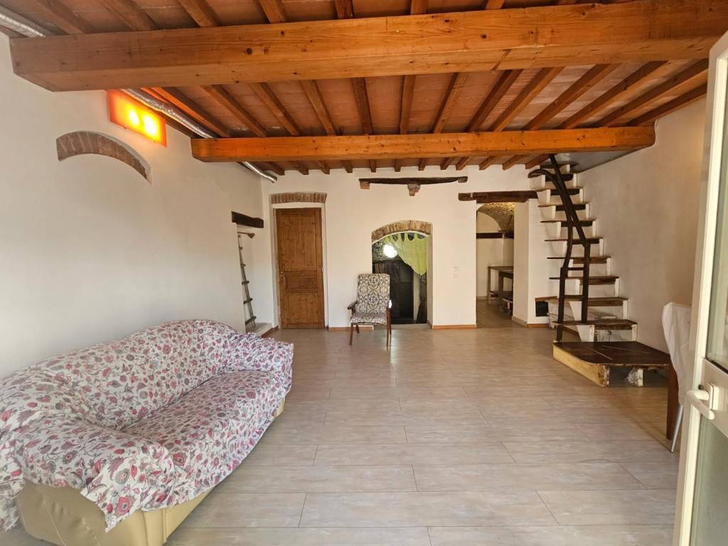 appartamento in affitto a Crespina Lorenzana in zona Lorenzana