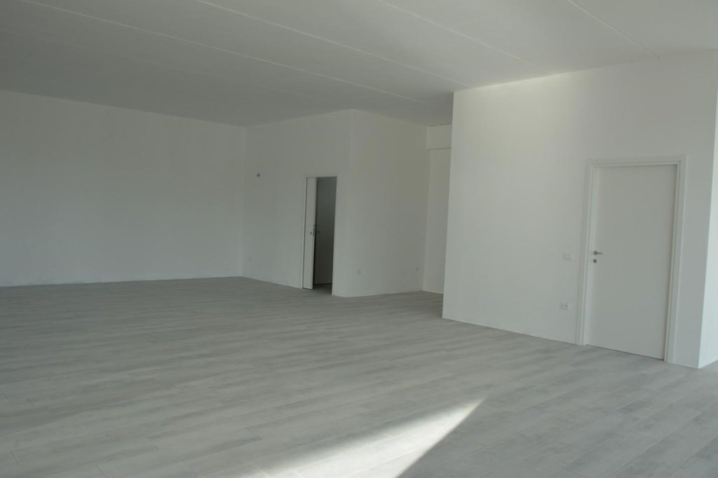 locale commerciale in affitto a Crespina Lorenzana in zona Lavoria