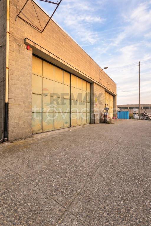 locale commerciale in affitto a Romagnano Sesia