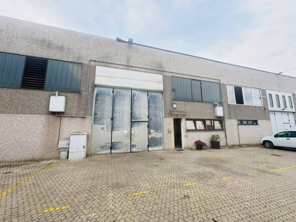 locale commerciale in affitto a Romentino