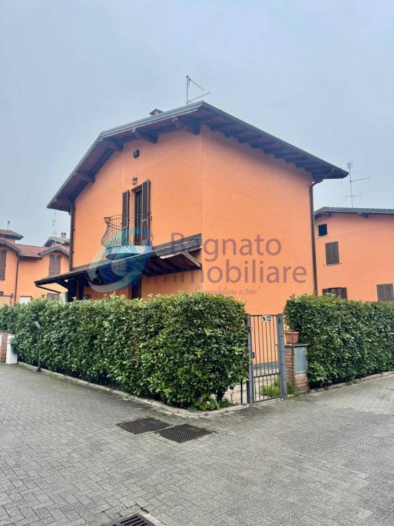 casa indipendente in affitto a Romentino