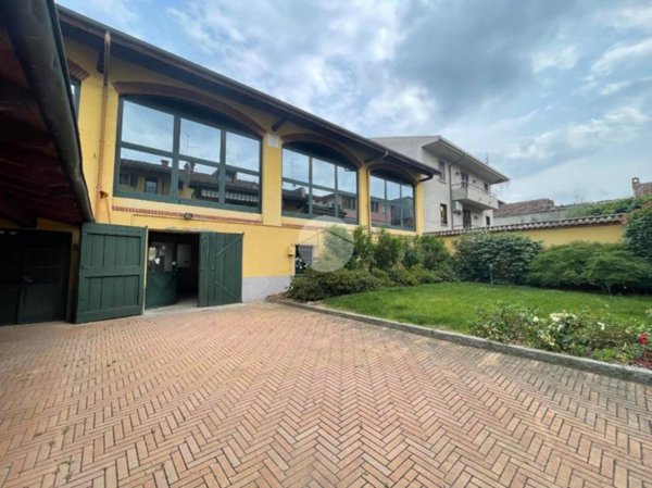 locale commerciale in affitto a Trecate