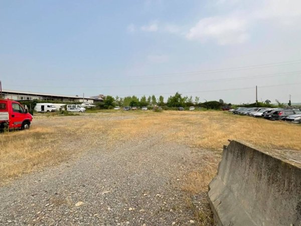 locale di sgombero in affitto a Vicolungo