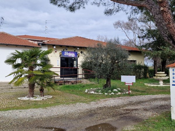 locale commerciale in affitto a Vinzaglio