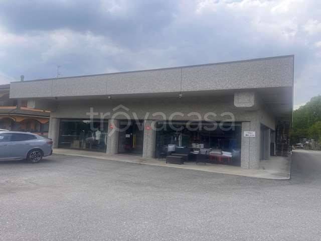 locale commerciale in affitto a Gattico-Veruno in zona Revislate