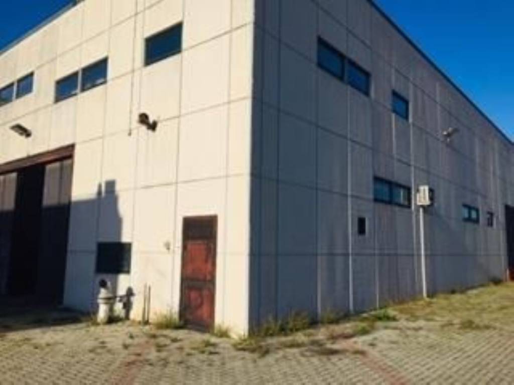 locale di sgombero in affitto ad Arezzo