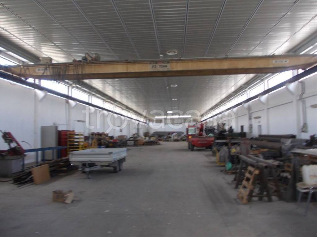 locale commerciale in affitto ad Arezzo in zona Quarata