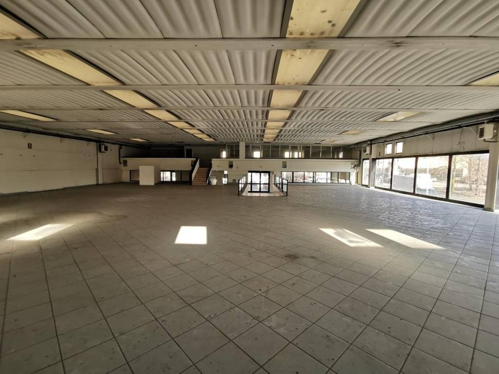 locale commerciale in affitto ad Arezzo in zona Fiorentina