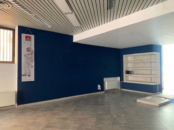 locale commerciale in affitto ad Arezzo in zona Fiorentina
