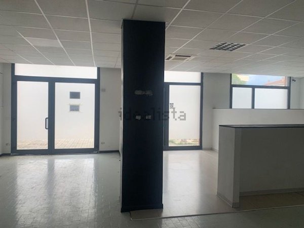 locale commerciale in affitto ad Arezzo