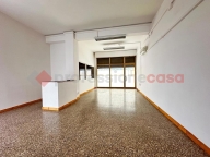 negozio in affitto ad Arezzo