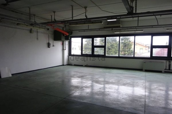 locale commerciale in affitto ad Arezzo in zona Staggiano