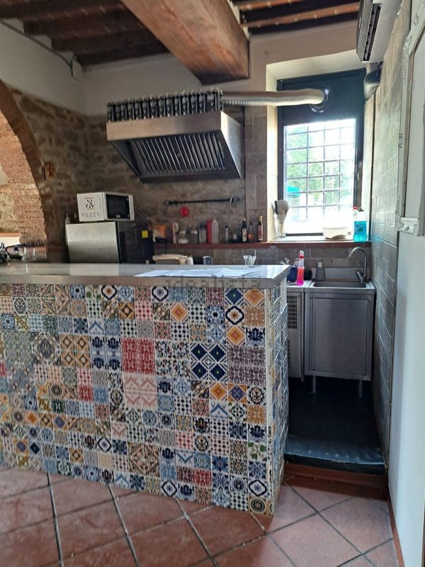 negozio in affitto ad Arezzo