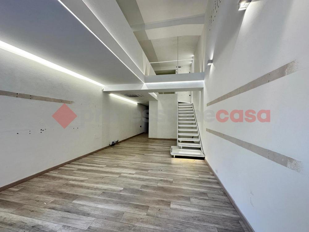 negozio in affitto ad Arezzo in zona Centro Città