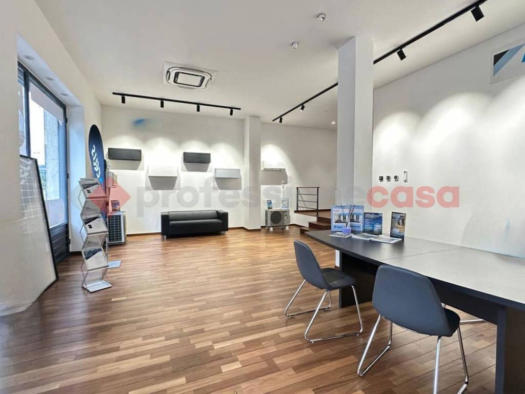 negozio in affitto ad Arezzo in zona Centro Città
