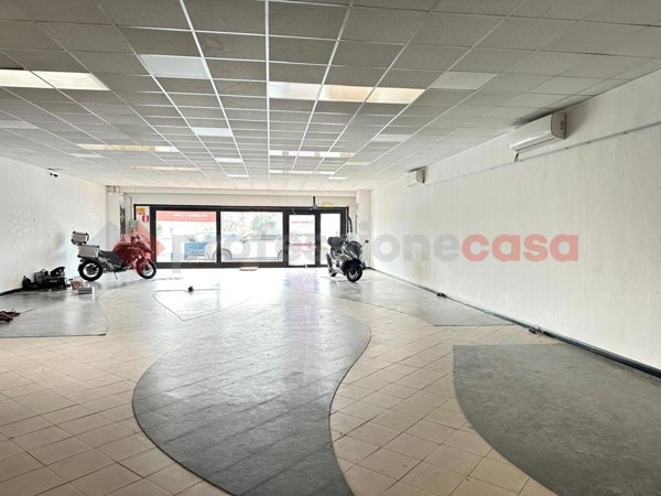 locale commerciale in affitto ad Arezzo