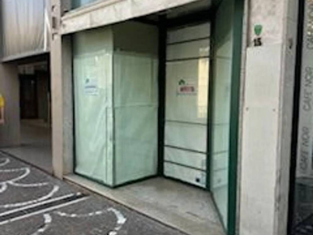 negozio in affitto ad Arezzo in zona Vittorio Veneto