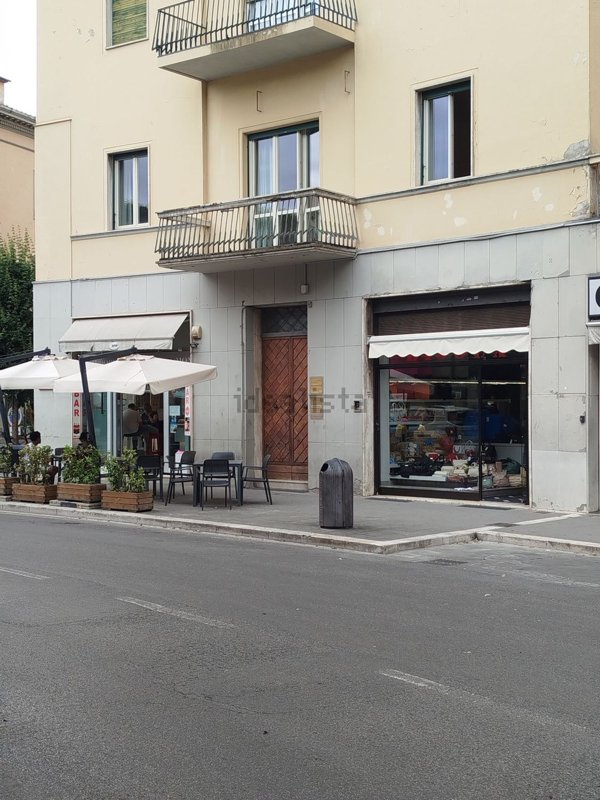 locale commerciale in affitto ad Arezzo
