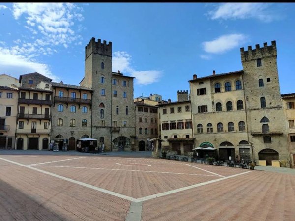 locale commerciale in affitto ad Arezzo