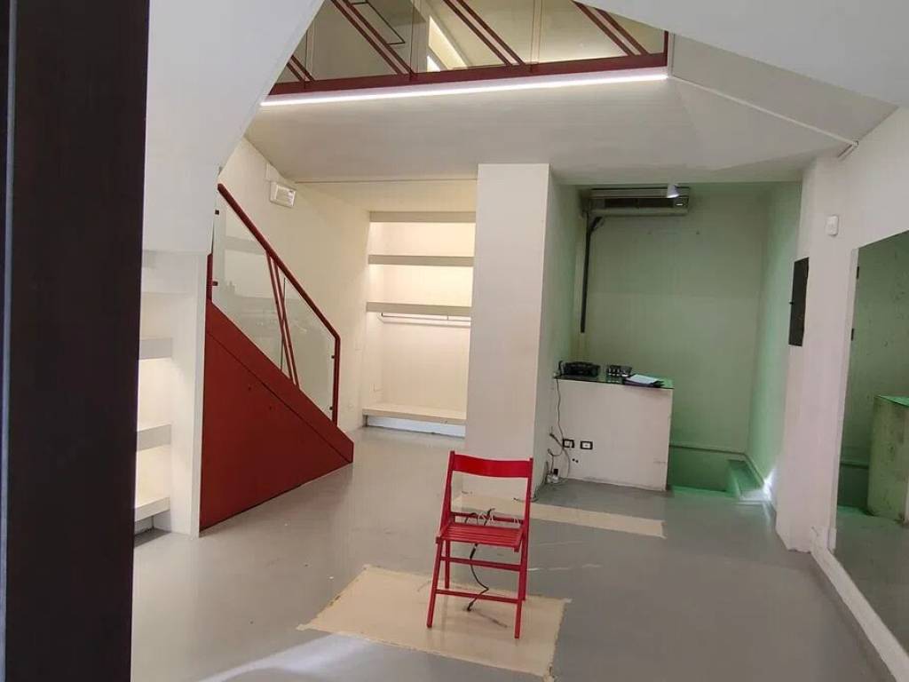 negozio in affitto ad Arezzo in zona Centro Città