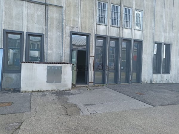 locale commerciale in affitto ad Arezzo