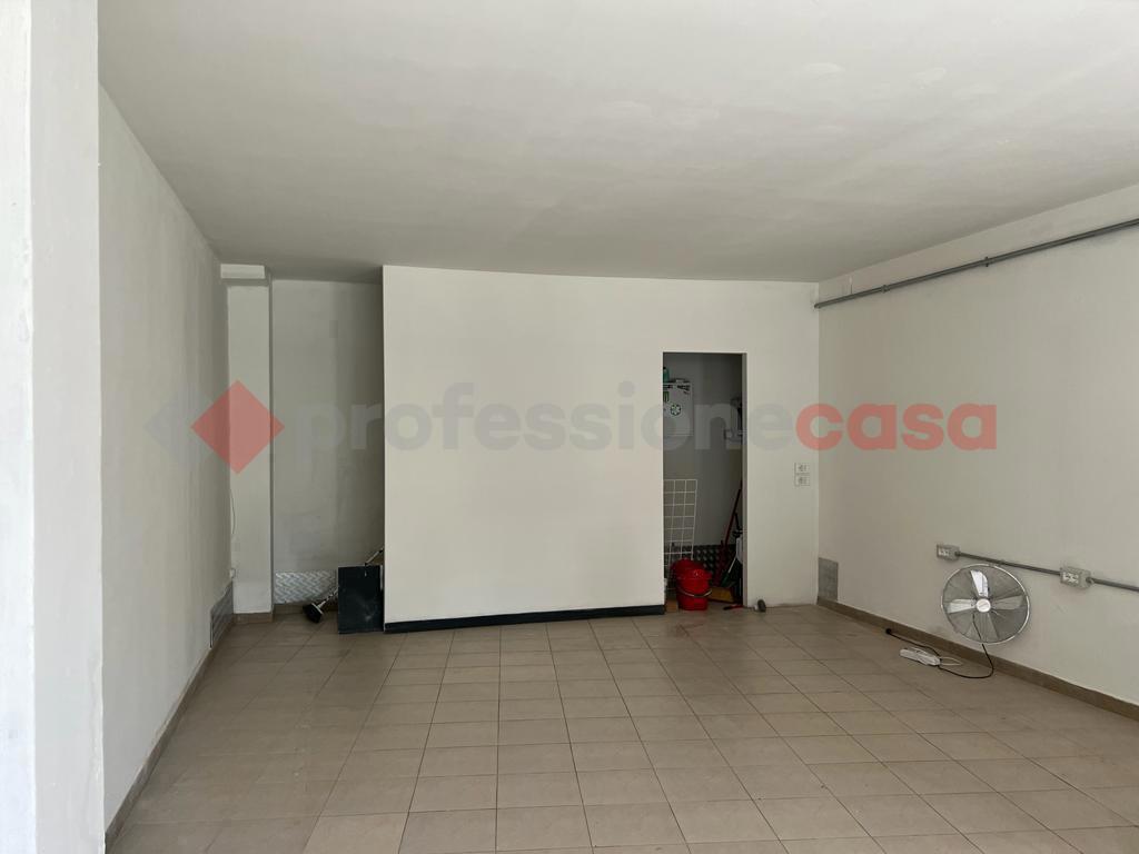 negozio in affitto ad Arezzo
