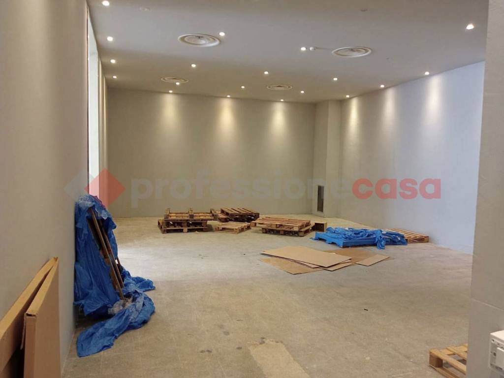 locale commerciale in affitto ad Arezzo in zona Fiorentina