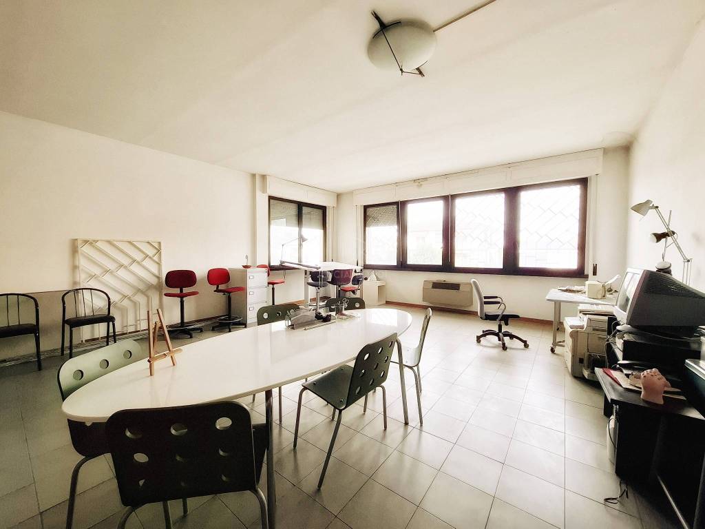 ufficio in affitto ad Arezzo in zona Fiorentina