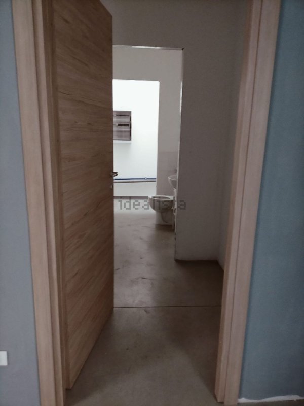 locale di sgombero in affitto ad Arezzo in zona Antria