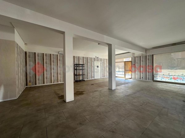 locale commerciale in affitto ad Arezzo