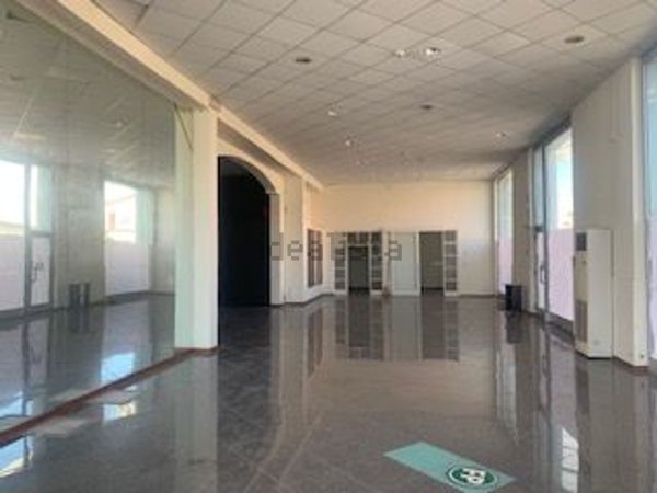 locale commerciale in affitto ad Arezzo in zona San Leo