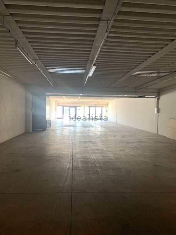 locale commerciale in affitto ad Arezzo in zona San Leo