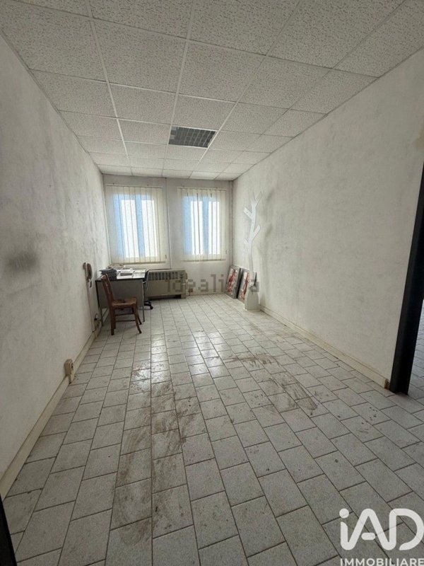 locale commerciale in affitto ad Arezzo in zona Pescaiola