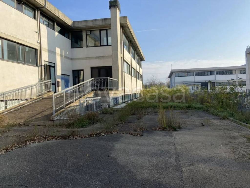 negozio in affitto ad Arezzo in zona Pescaiola