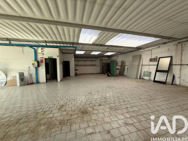 negozio in affitto ad Arezzo in zona Pescaiola