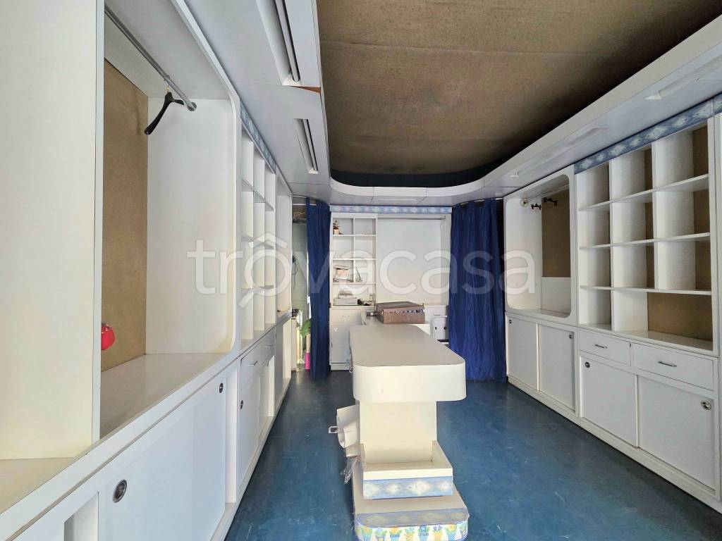 negozio in affitto ad Arezzo in zona Vittorio Veneto