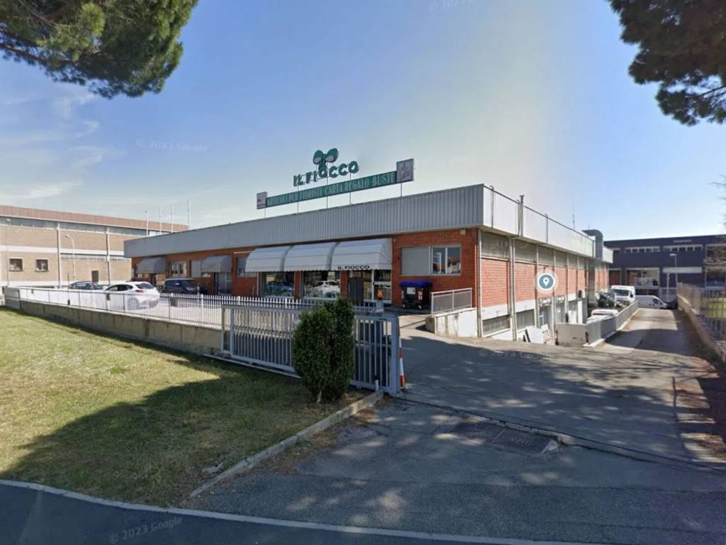 negozio in affitto ad Arezzo in zona Fiorentina