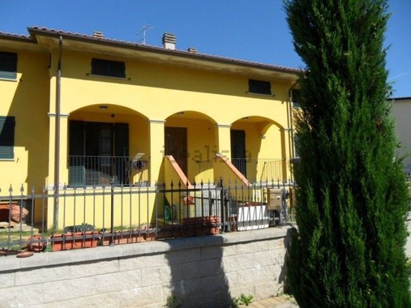 casa indipendente in affitto ad Arezzo in zona Staggiano