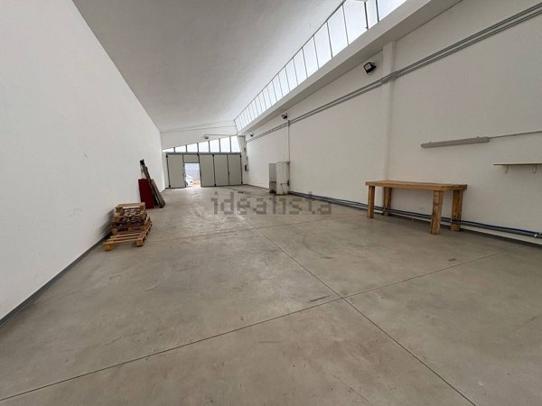 locale commerciale in affitto ad Arezzo in zona San Fabiano