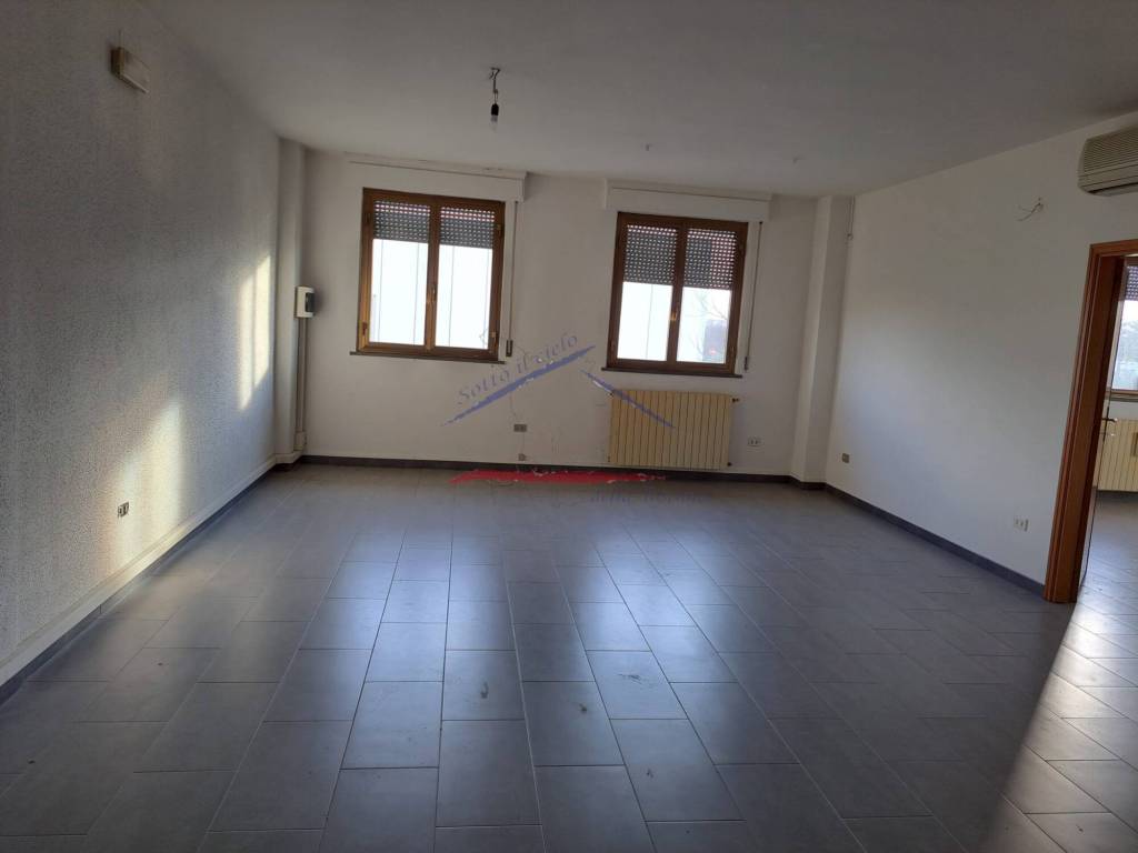 negozio in affitto ad Arezzo
