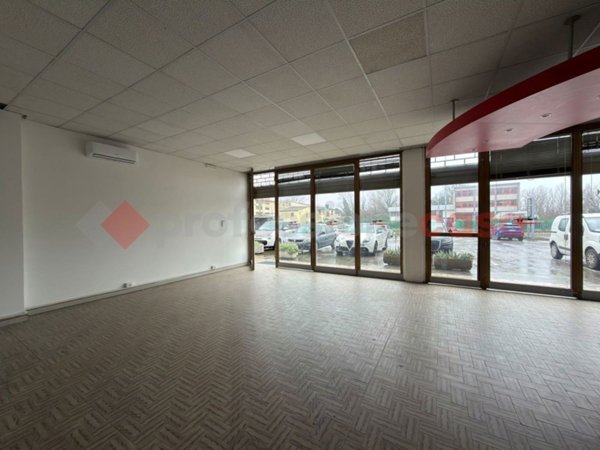 negozio in affitto ad Arezzo in zona Centro Città