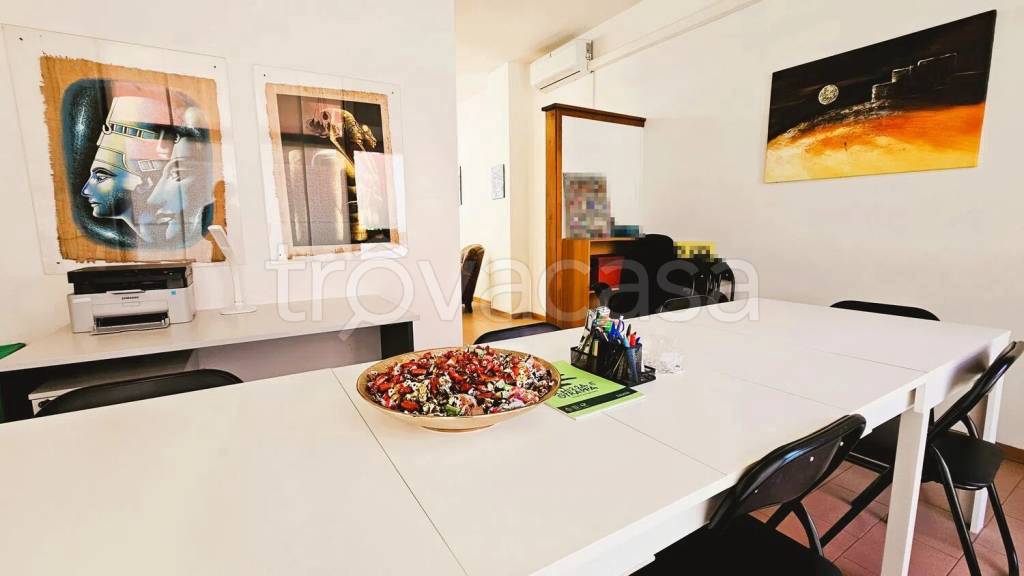 negozio in affitto ad Arezzo in zona Centro Città