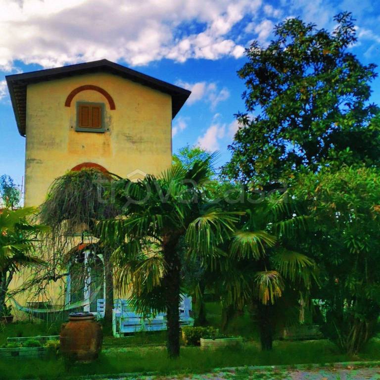 casa indipendente in affitto ad Arezzo in zona Quarata