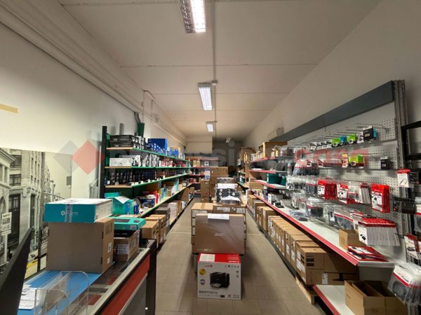 negozio in affitto ad Arezzo
