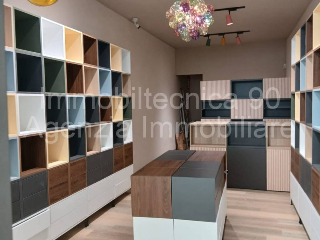 negozio in affitto ad Arezzo in zona Centro Città