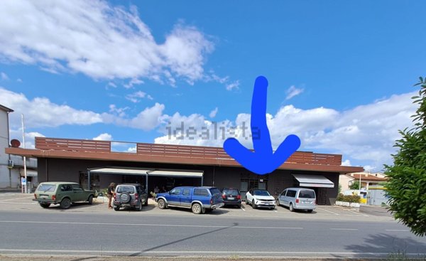 locale commerciale in affitto ad Arezzo in zona Quarata