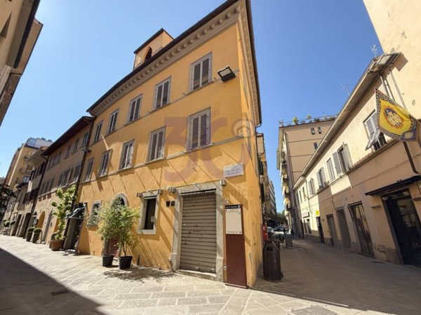 negozio in affitto ad Arezzo in zona Centro Città