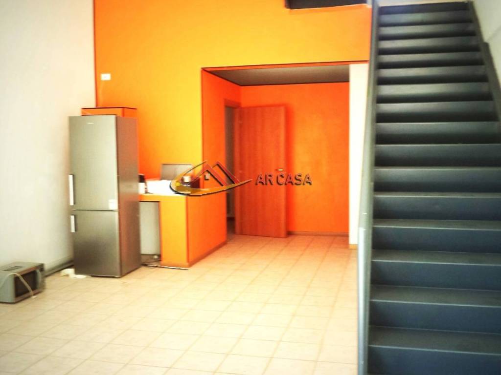 locale commerciale in affitto ad Arezzo in zona Fiorentina